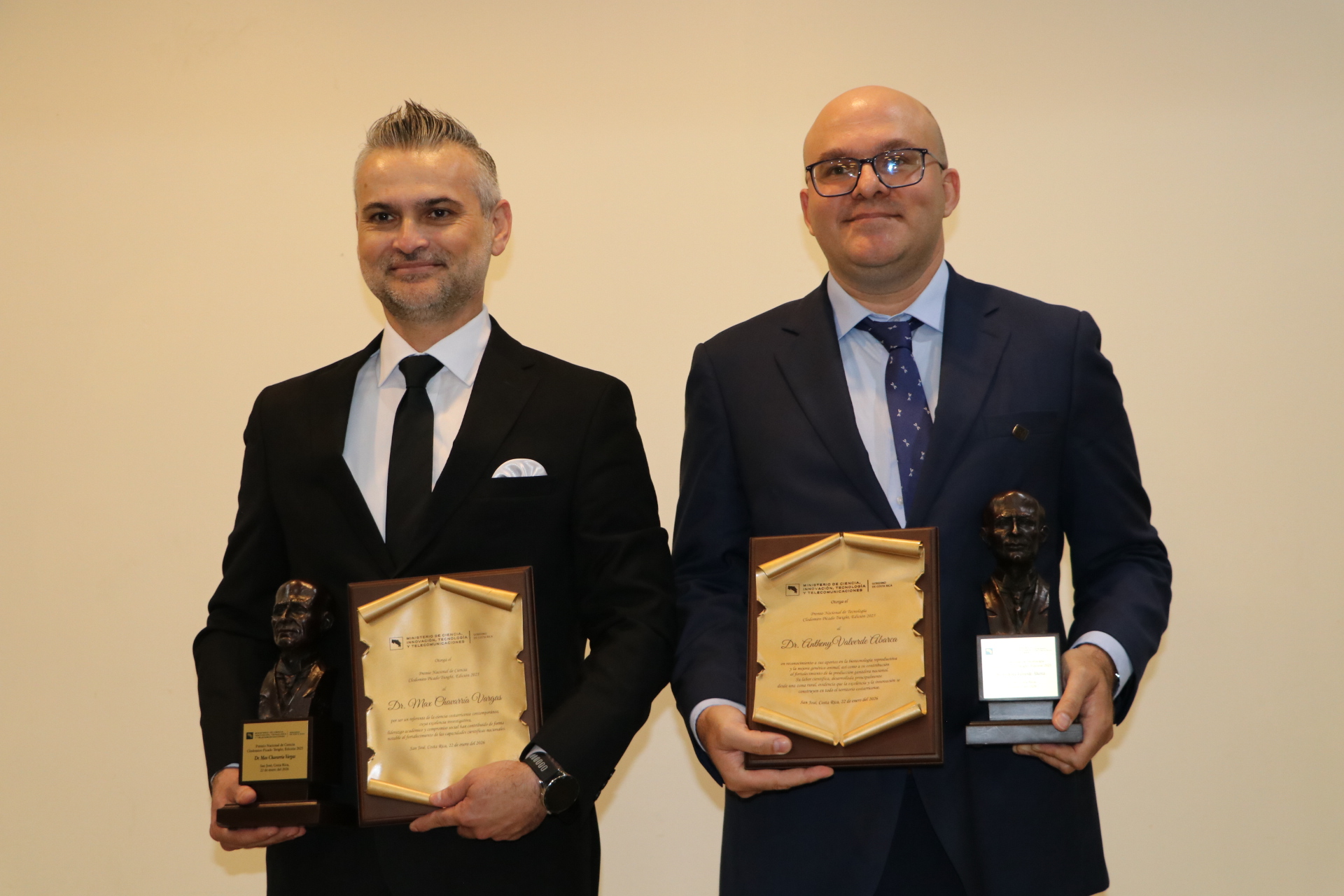 Costa Rica entrega su máximo galardón científico a los señores Max Chavarría y Anthony Valverde