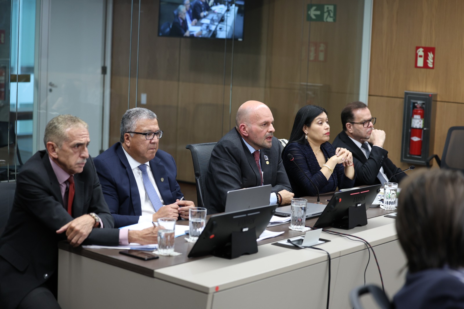 CONARE advierte sobre las rebajas presupuestarias propuestas en mociones legislativas, su posible impacto en las universidades públicas y las oportunidades educativas